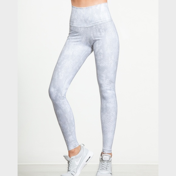 ALO Yoga Pants - Alo High-Waist Airbrush Legging in Vapor Python XS